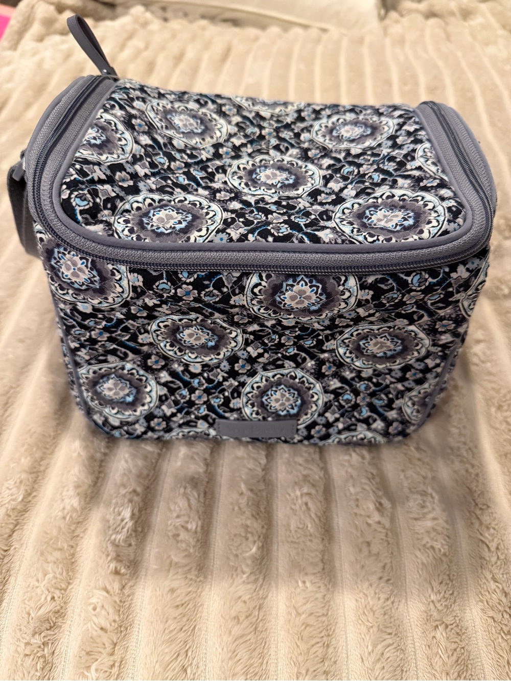 Vera Bradley Charcoal Medallion Blue Floral Quilted lunch bag